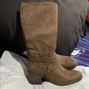 Brown White Mountain Boots